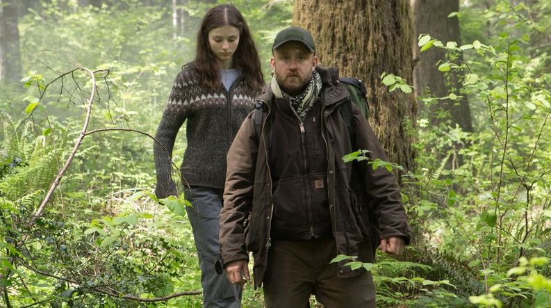 Thomasin McKenzie  plays 13-year-old Tom, the daughter of Wi