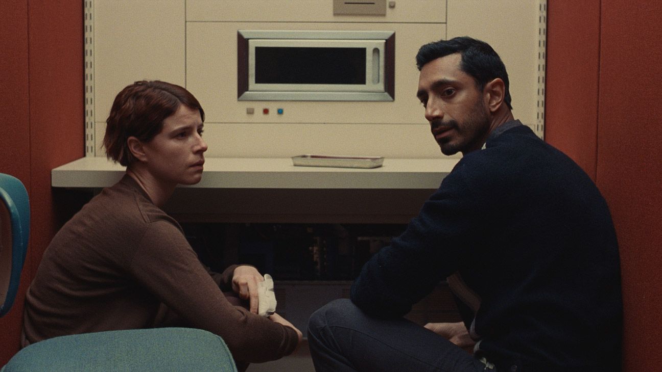 'Fingernails', Jessie Buckley and Riz Ahmed