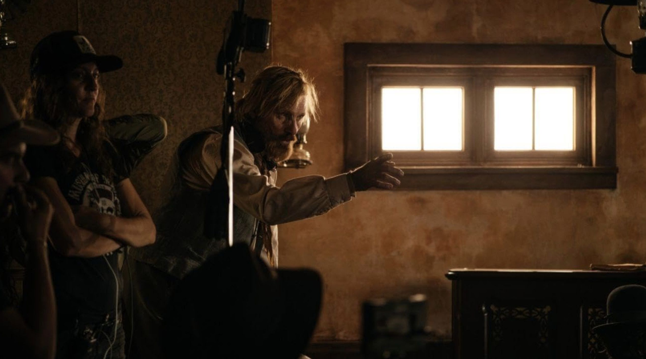 Viggo Mortensen directs 'The Dead Don't Hurt'