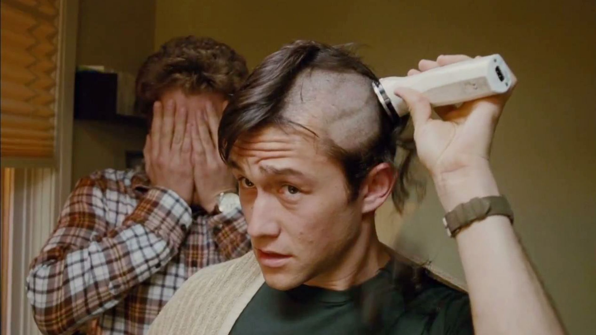 Joseph Gordon-Levitt shaves off his hair in 50/50