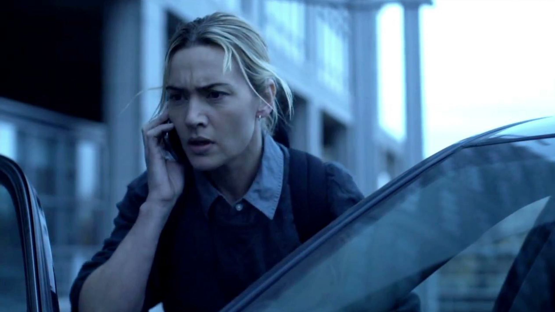 Kate Winslet tracks down the man infected on the bus in Contagion
