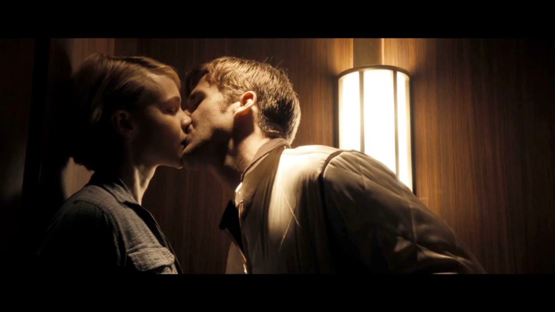 Ryan Gosling and Carey Mulligan kiss in Drive