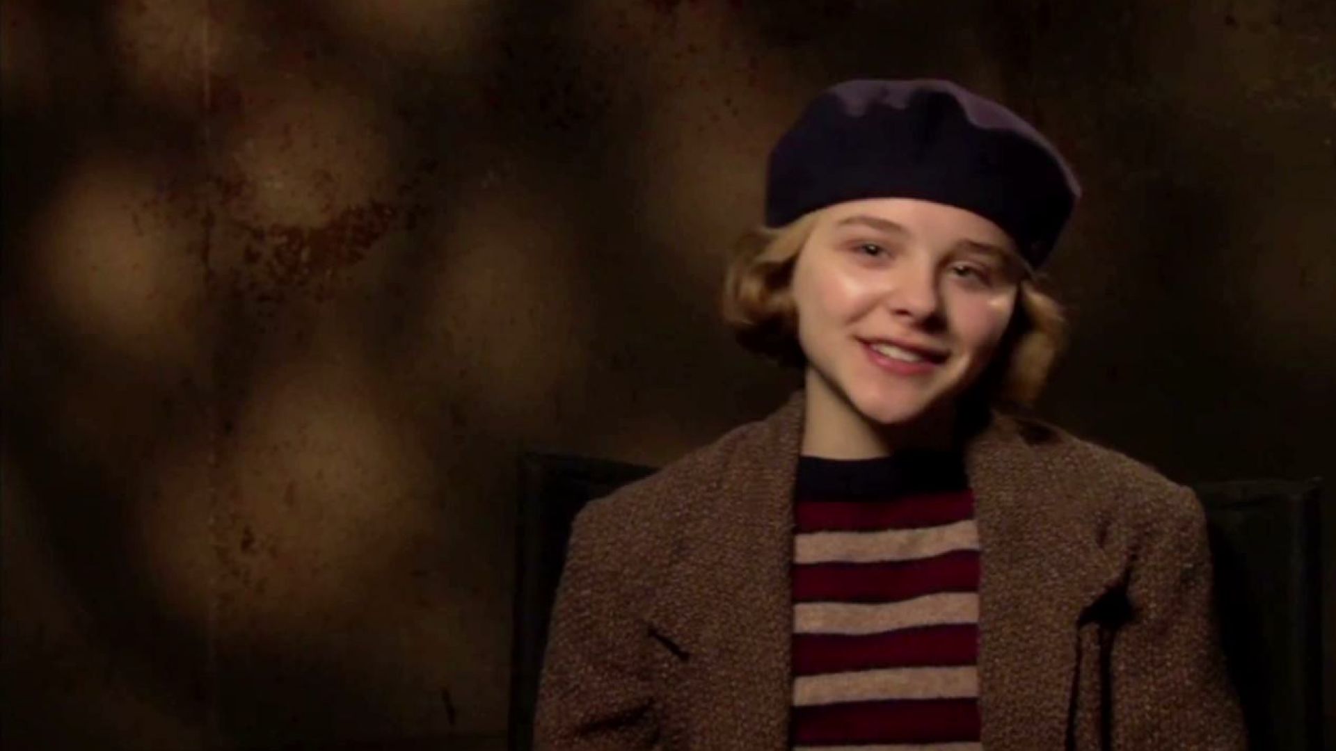 Chloe Moretz on Isabelle and the drawing automaton in Hugo