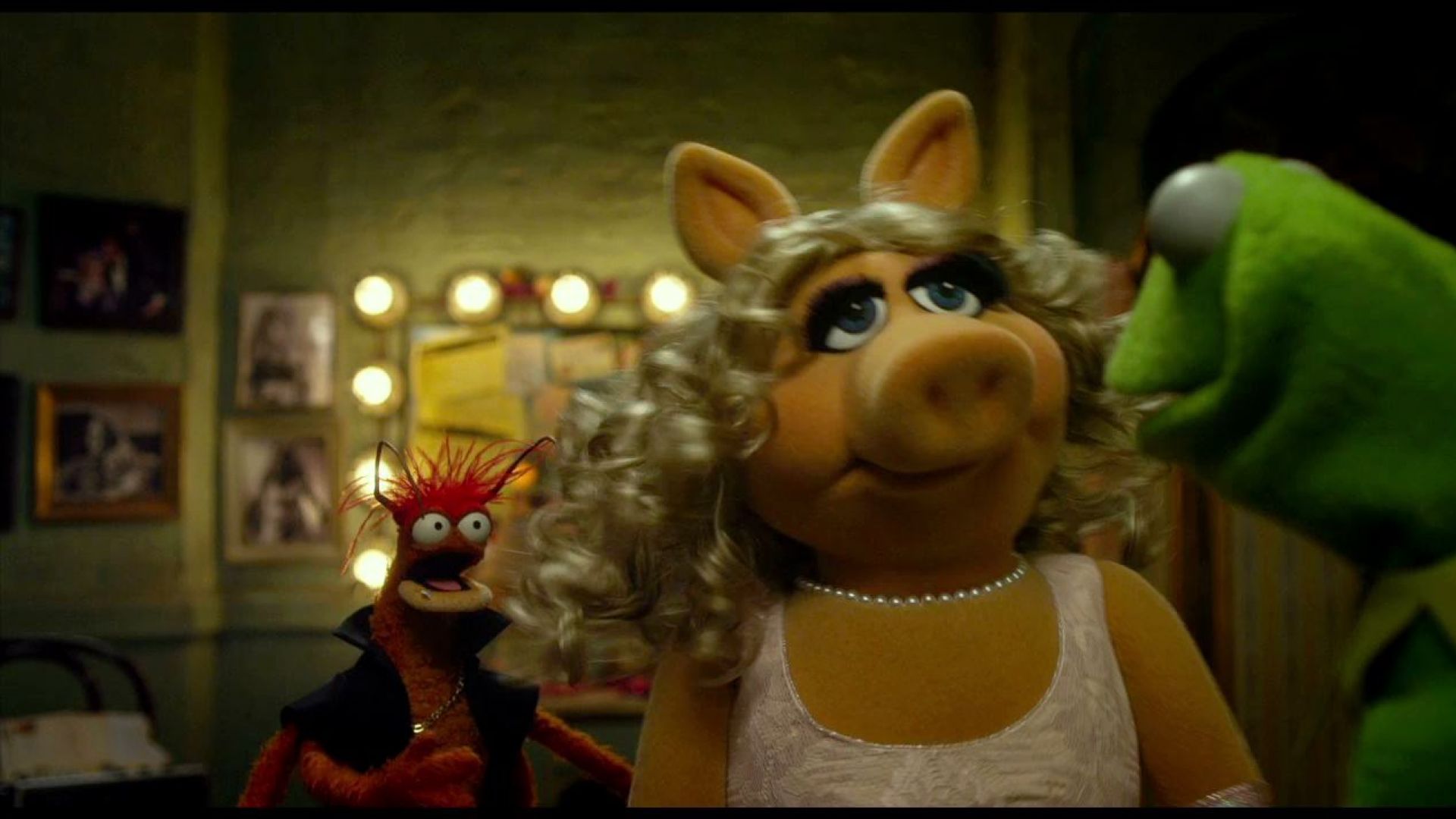 Pepe is Miss Piggy&#039;s new dance partner in The Muppets