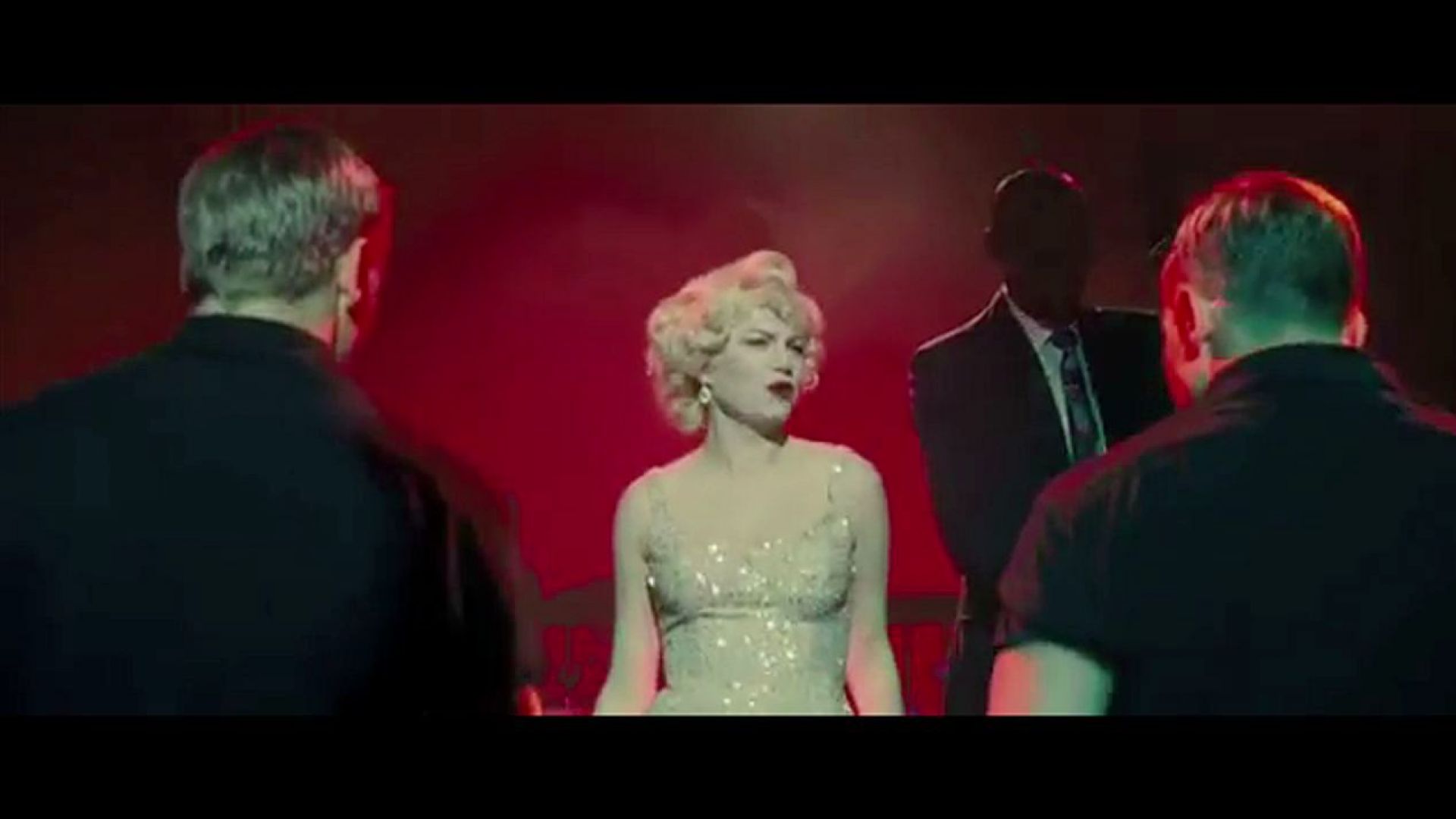 Michelle Williams sings Heatwave in My Week With Marilyn