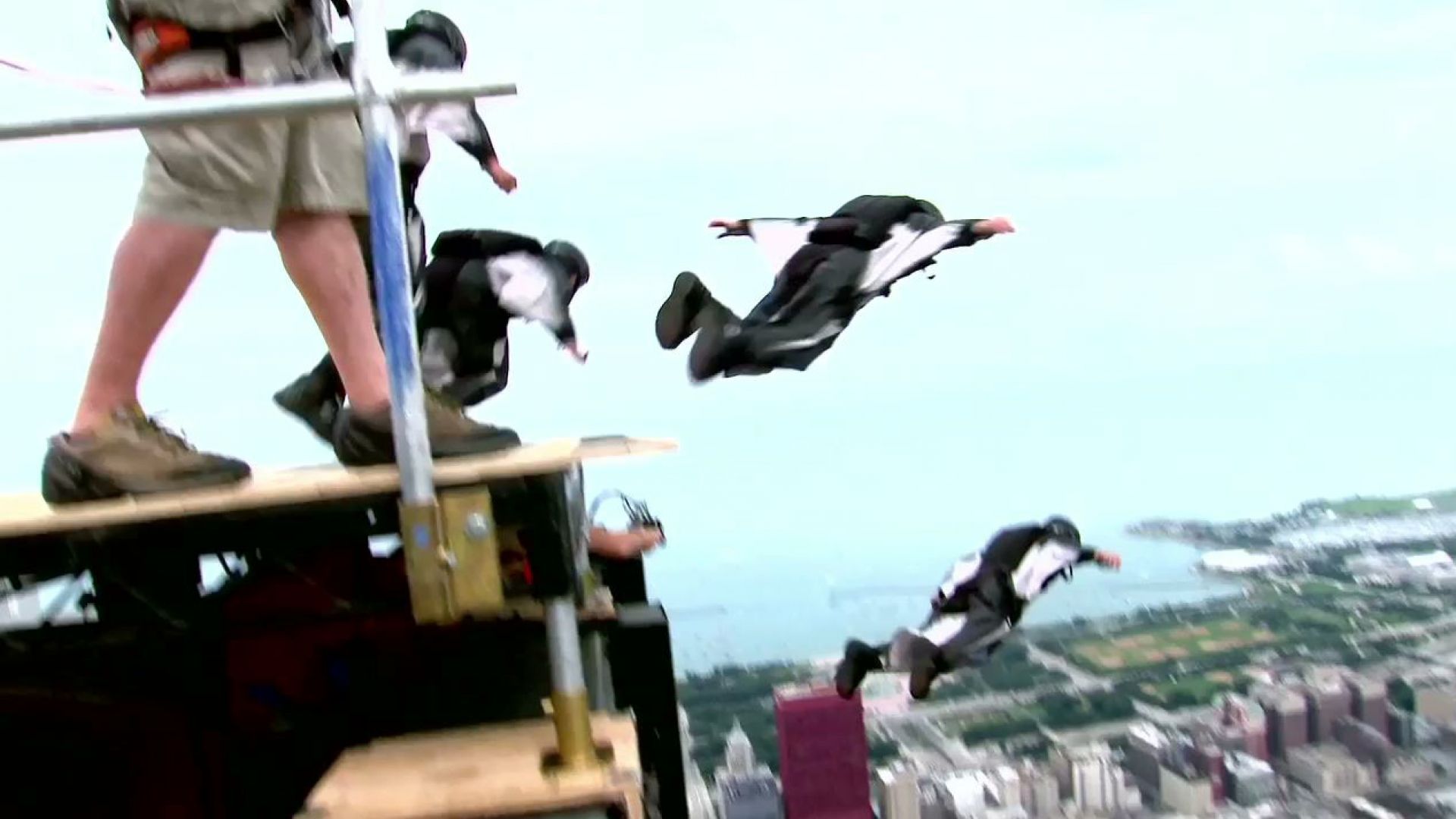 Wingsuits jump off Sears Tower in Chicago, Transformer 3