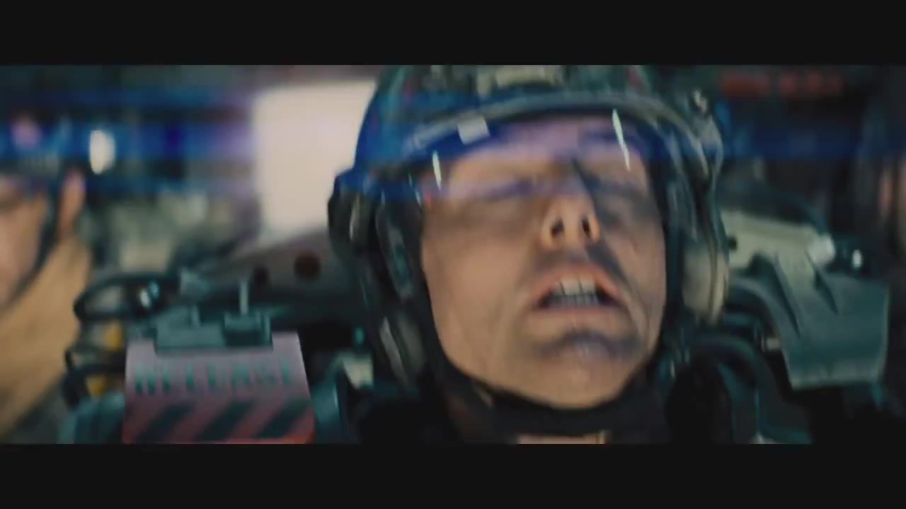 &#039;Edge of Tomorrow&#039; Clip: &quot;Drop or Die&quot;