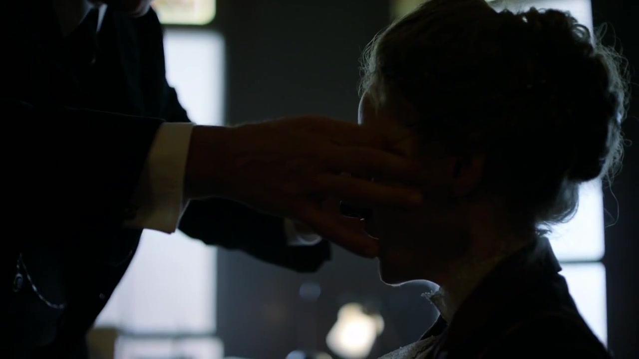 Masked woman in The Knick. S01E03 sneak peak