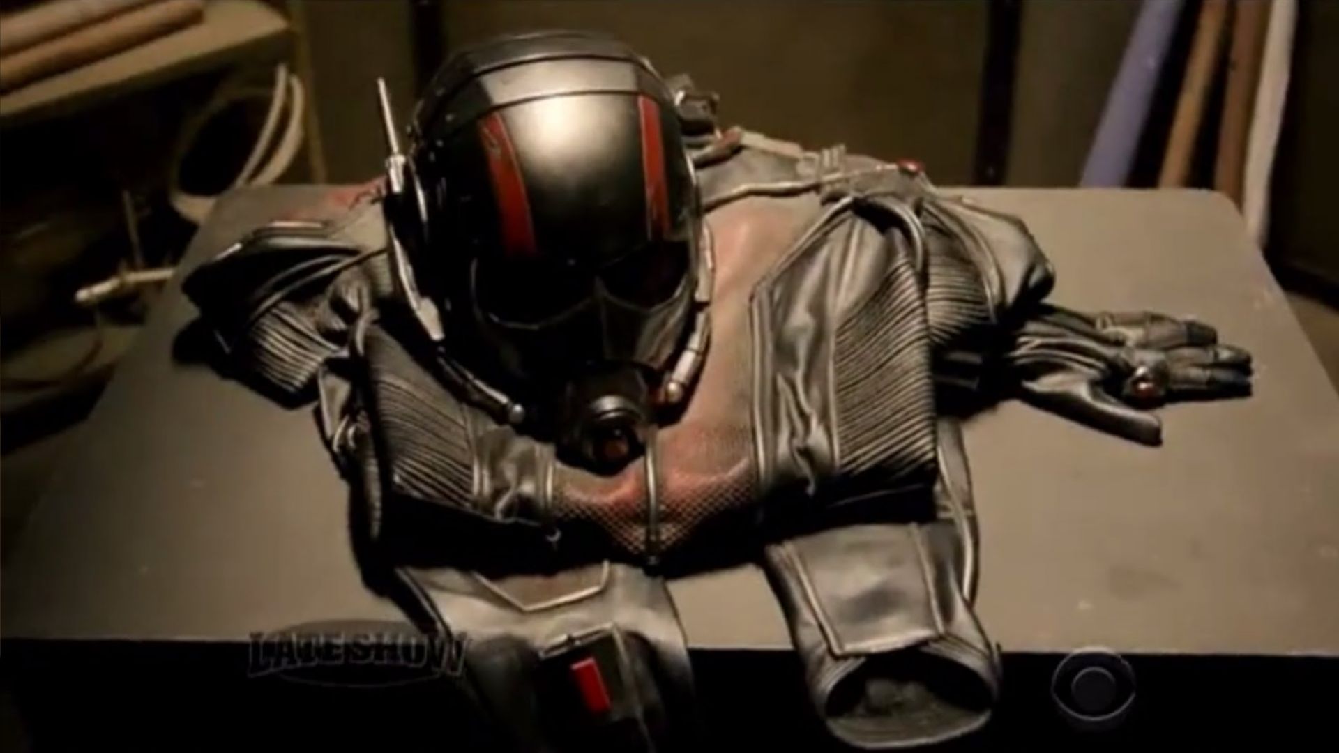 Paul Rudd Steals the Suit in New &#039;Ant-Man&#039; Clip