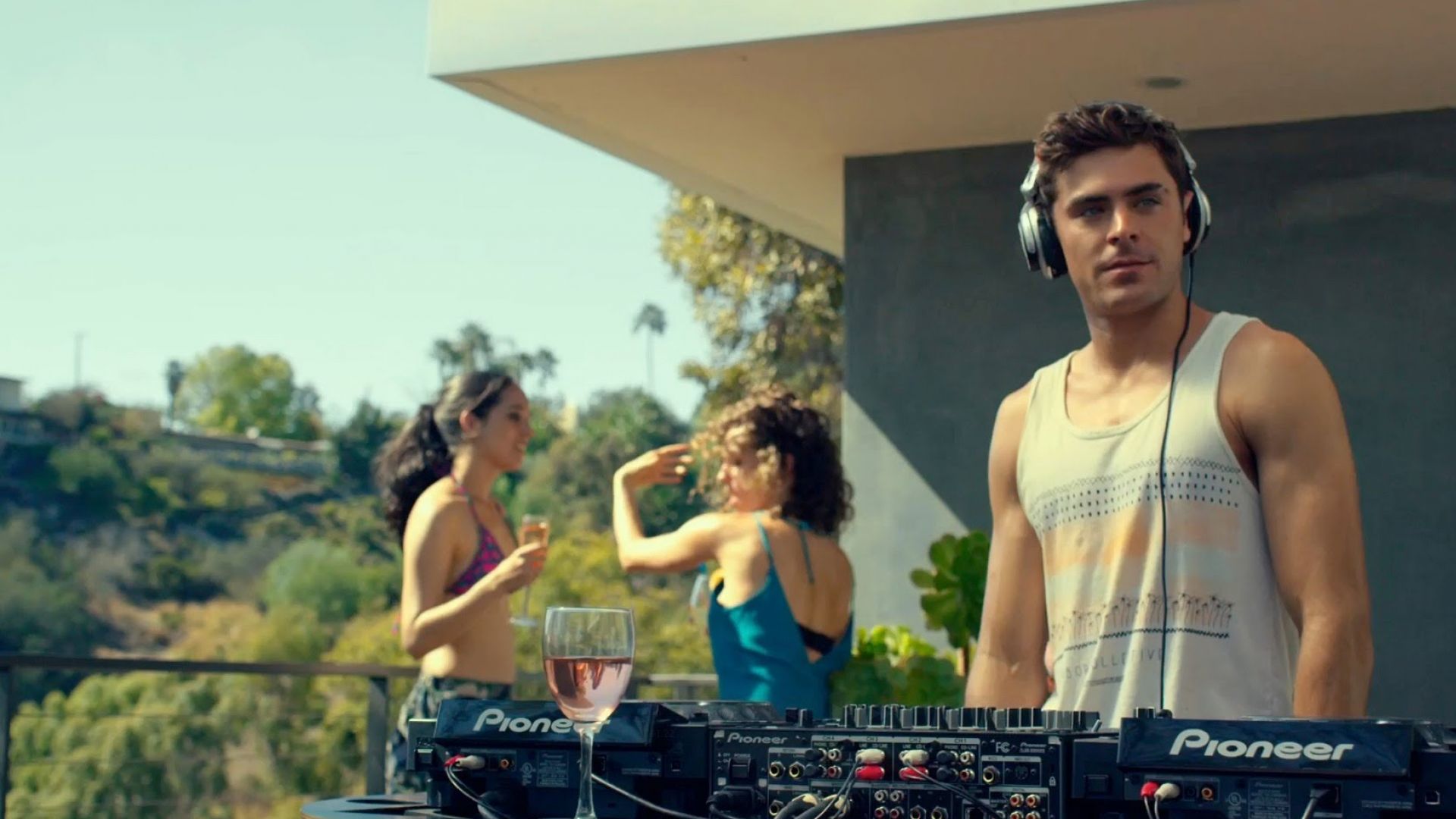 Zac Efron is an Aspiring DJ in First Trailer for &#039;We Are You