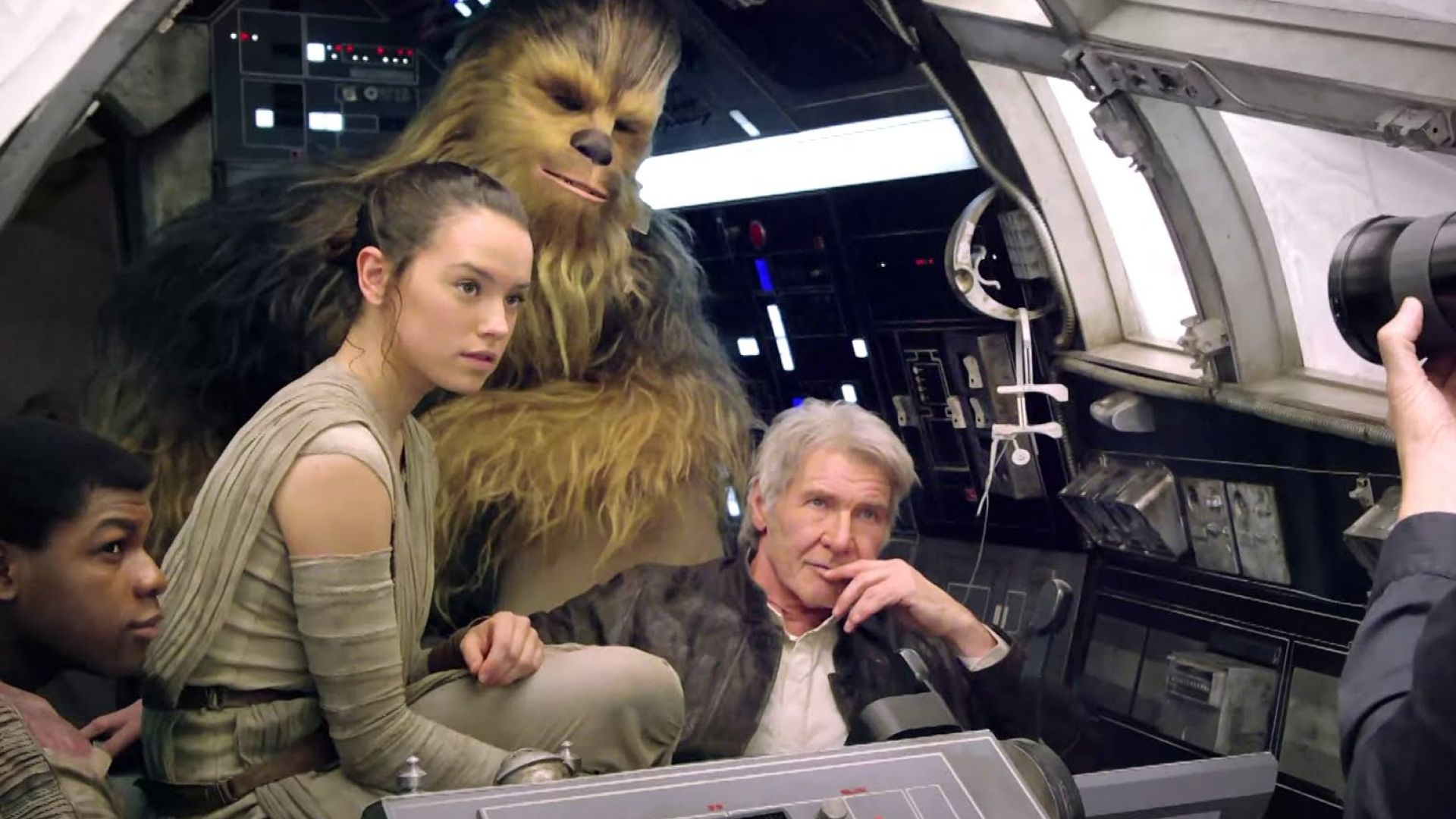 Behind-the-Scenes Featurette of &#039;Star Wars: The Force Awaken