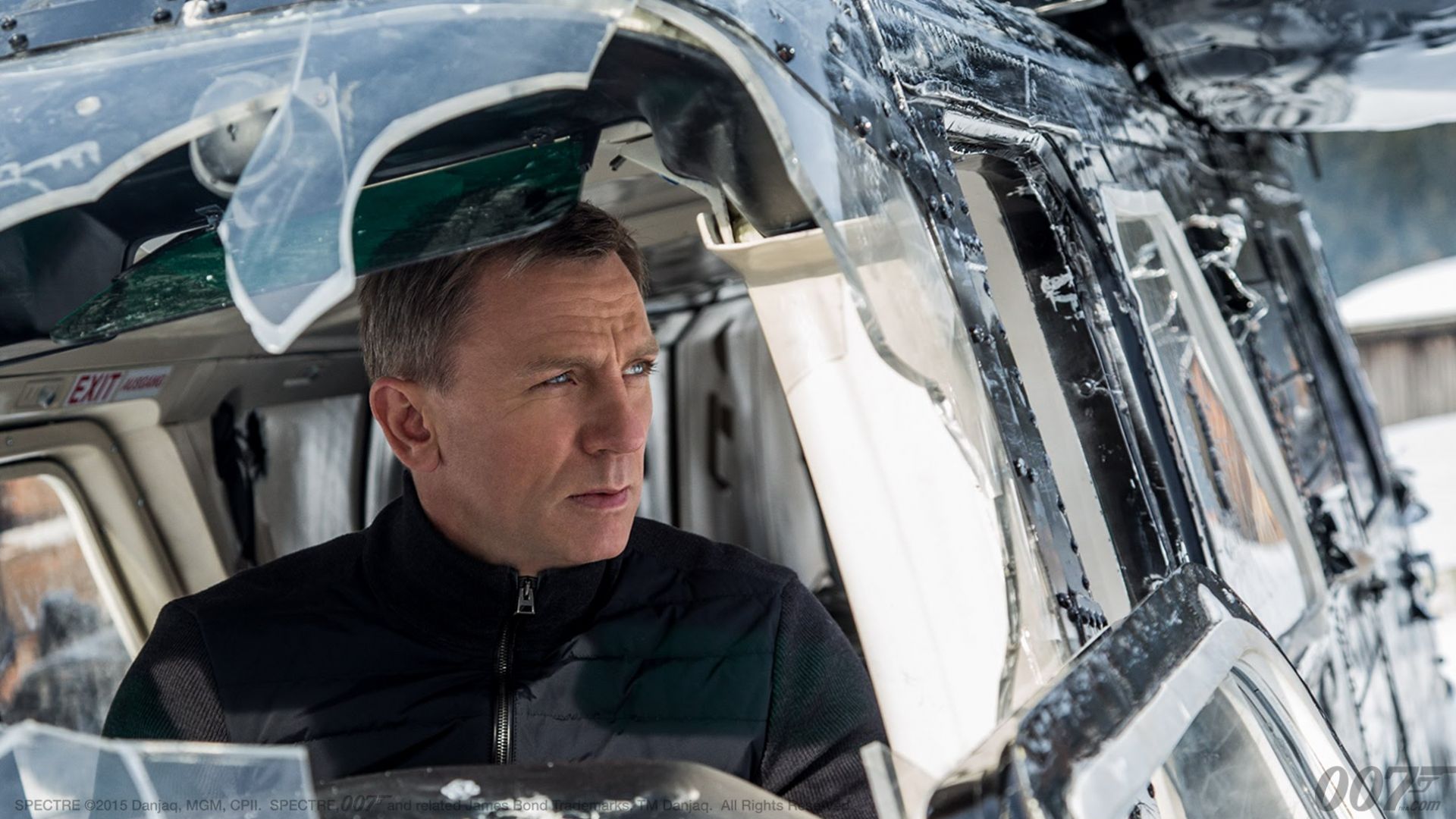 Christoph Waltz shows up to meet Bond in first full trailer 