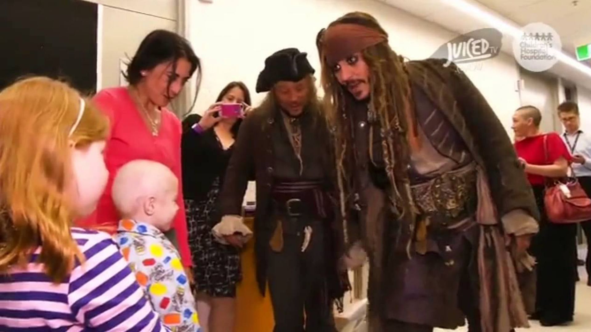 Captain Jack Sparrow makes surprise visit at Children&#039;s Hosp