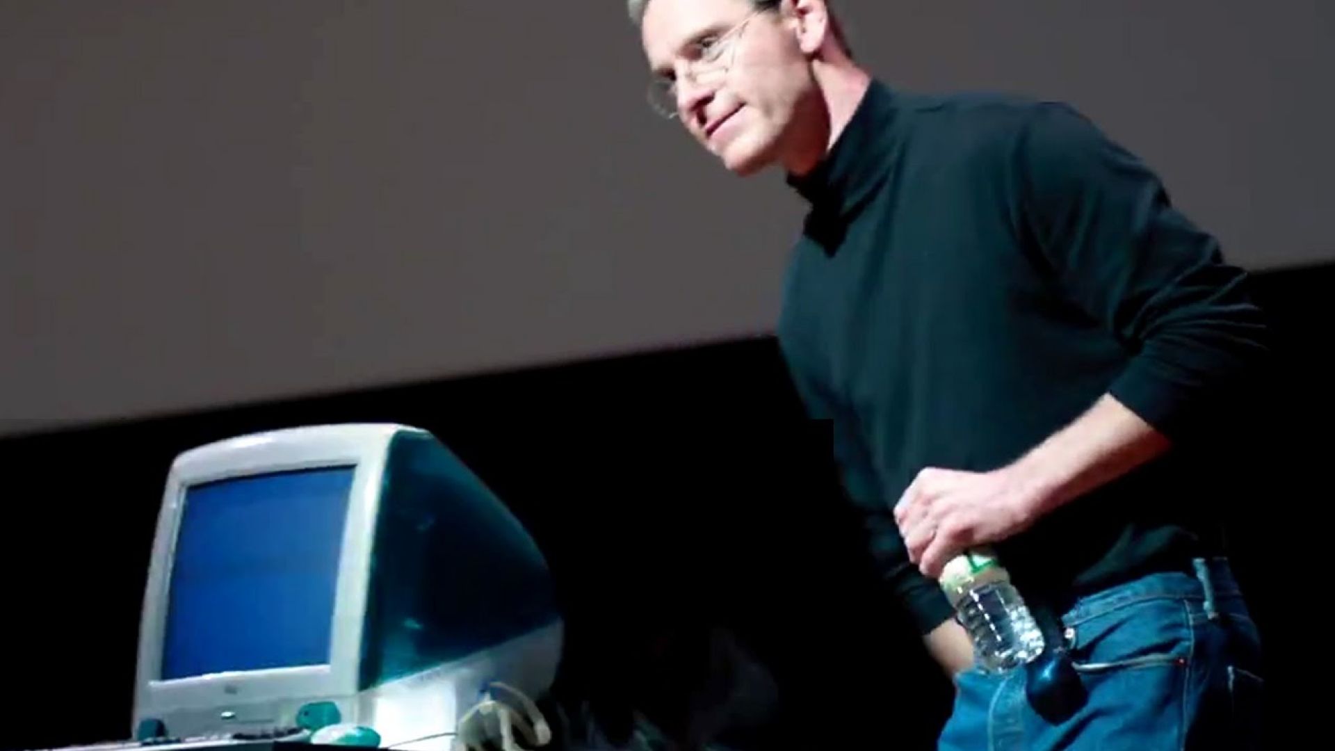Full Steve Jobs trailer has Fassbender showing Jobs&#039; genius 