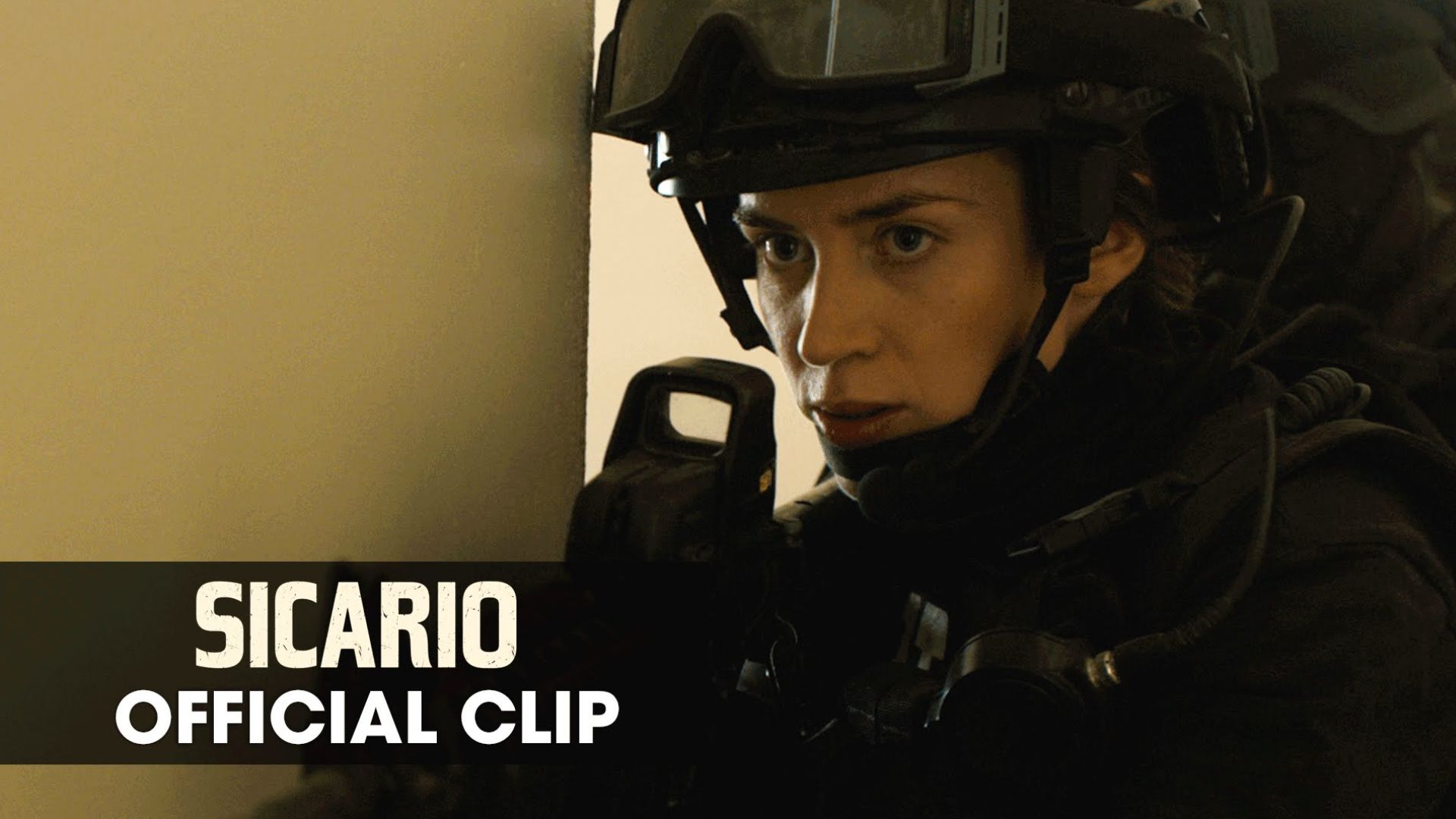 Emily Blunt Raids House in new &#039;Sicario&#039; Clip