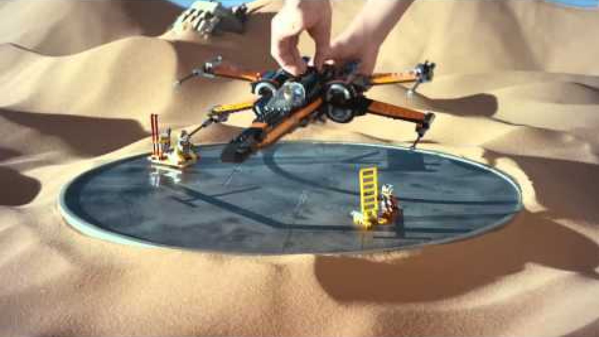 Hear BB-8 come by in &#039;Star Wars: The Force Awakens&#039; Lego Spo