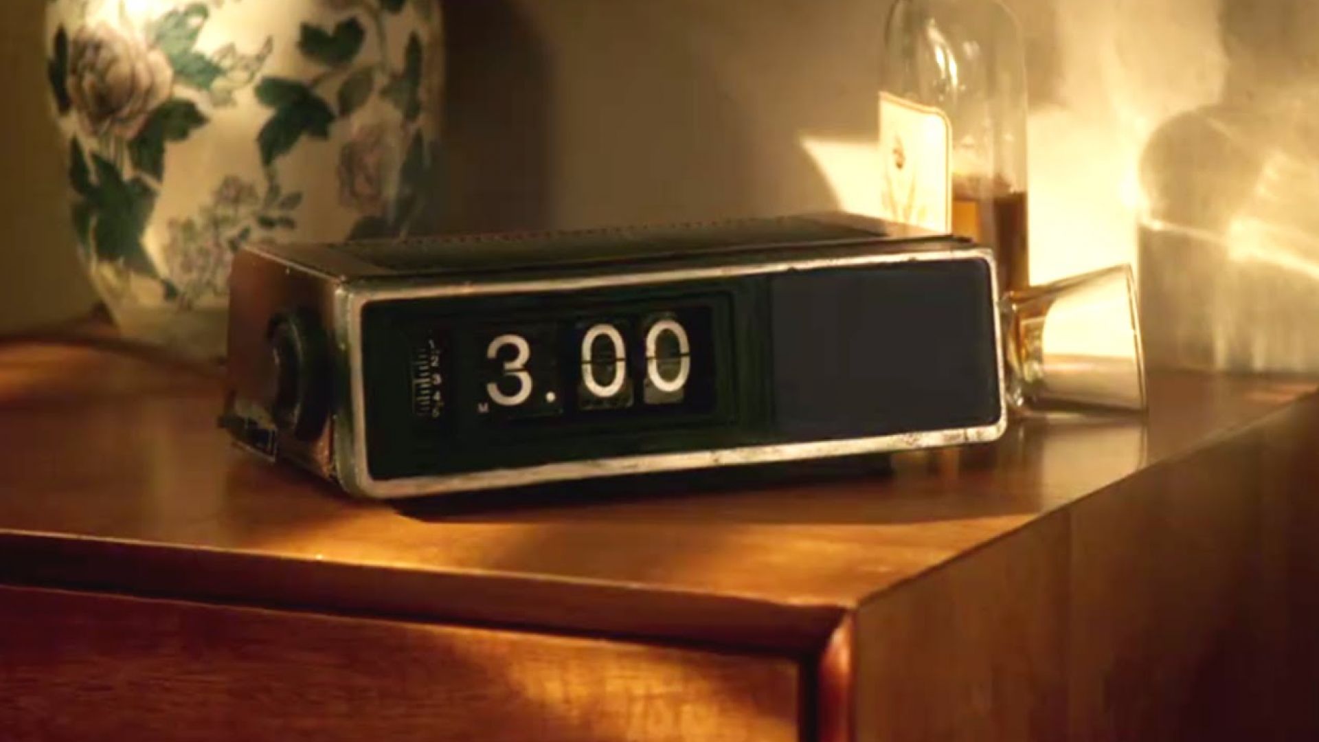 Marvel&#039;s Jessica Jones hates alarm in new Teaser