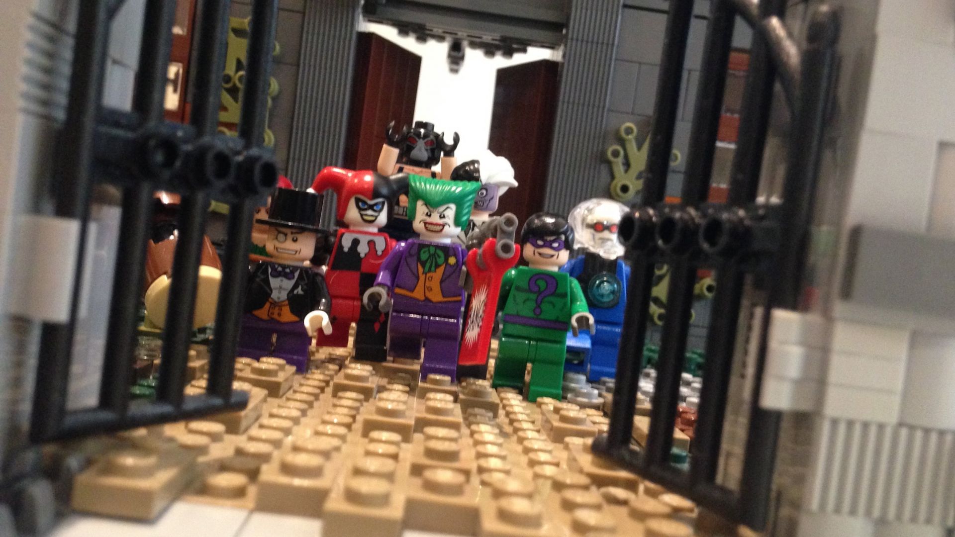 Australian Builder Spends 2 Years on Lego Arkham Asylum Cons | Cultjer