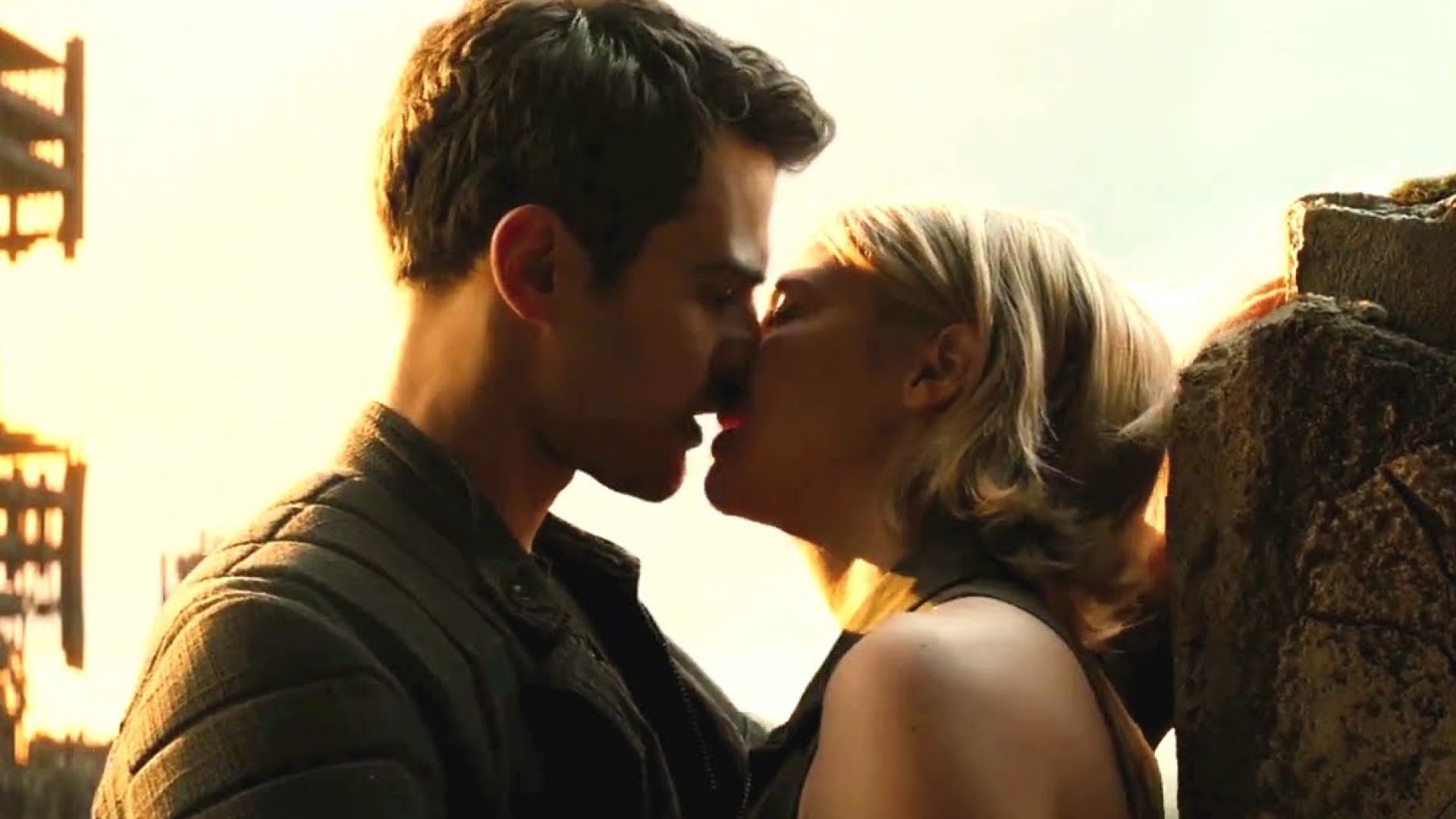 The Divergent Series: Allegiant Clip &#039;The Kiss&#039; Starring Sha