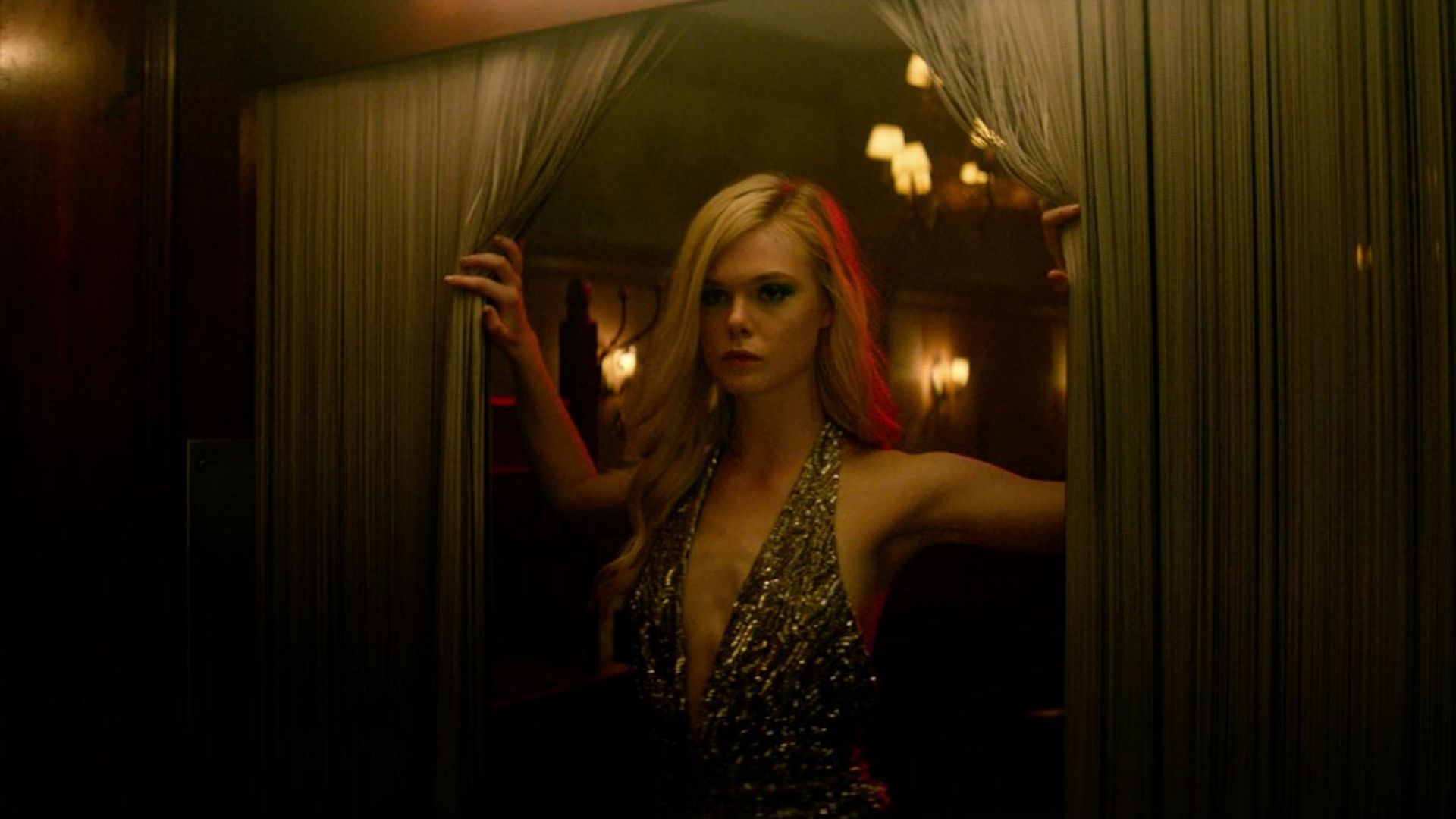 The Neon Demon trailer (starring Elle Fanning)