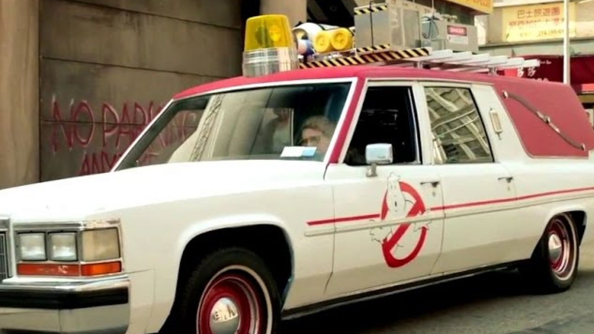 The Ecto-1 is integral to Ghostbusters in this new featurett