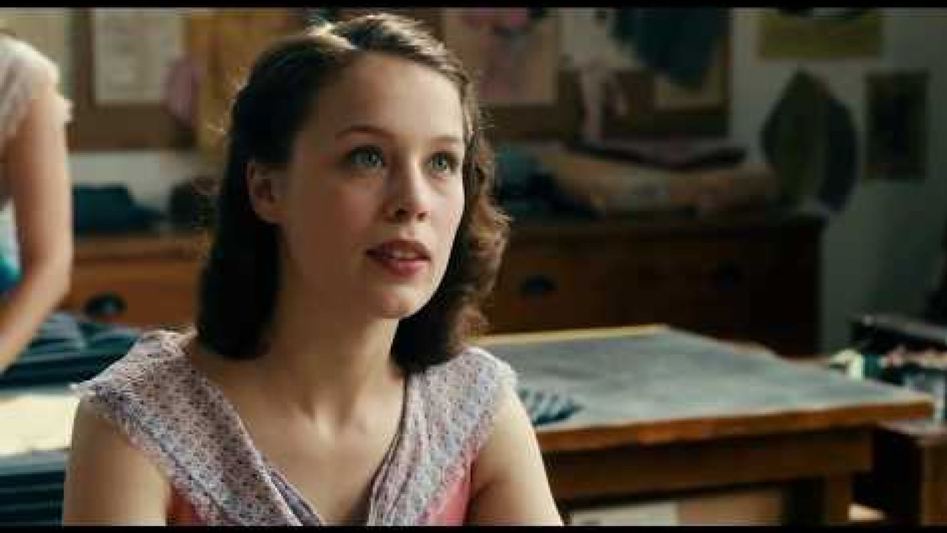 'Never Look Away' German Trailer